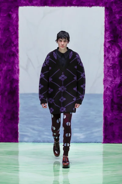 Look 18